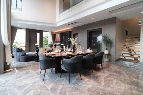 Villa in Pattaya, Thailand 7 bedrooms № 151490 - photo 9