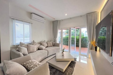 House in Pattaya, Thailand 3 bedrooms № 159957 - photo 4