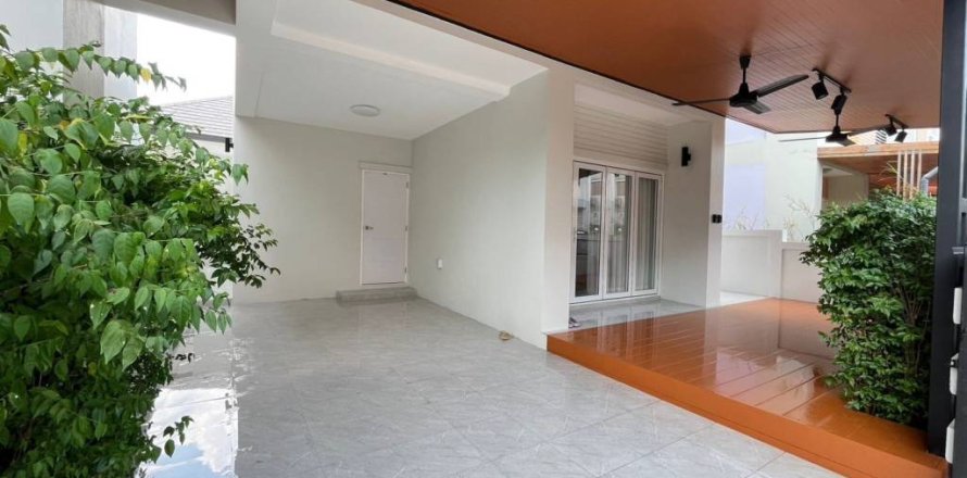 House in Pattaya, Thailand 3 bedrooms № 159957
