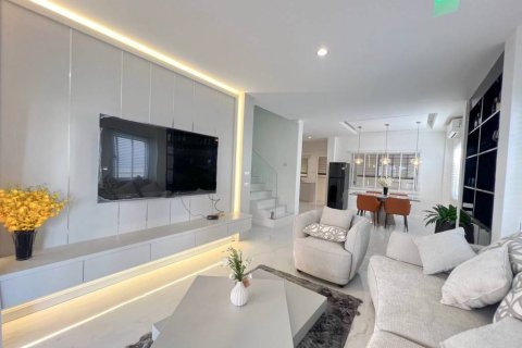 House in Pattaya, Thailand 3 bedrooms № 159957 - photo 3