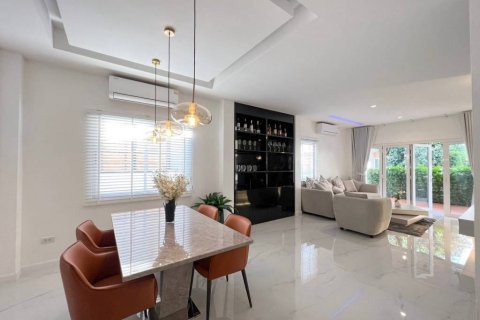 House in Pattaya, Thailand 3 bedrooms № 159957 - photo 8