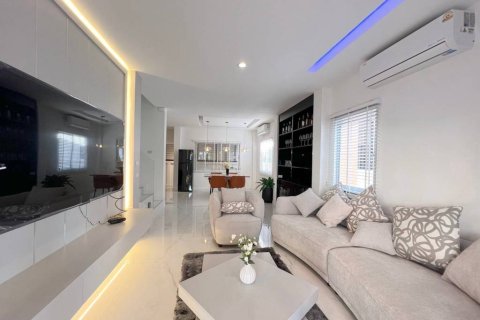 House in Pattaya, Thailand 3 bedrooms № 159957 - photo 2