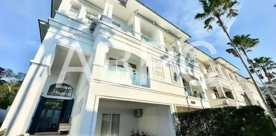 Adosado de 5 dormitorios en Pattaya, Tailandia № 211940