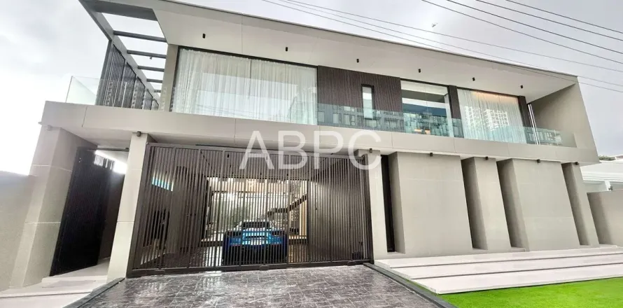 Casa de 4 dormitorios en Jomtien Beach, Pattaya, Tailandia № 211943
