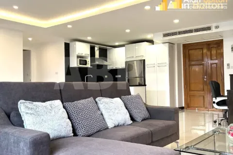 Condominio de 2 dormitorios en Pattaya, Tailandia № 211939 - foto 2