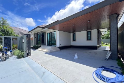 Villa in Pattaya, Thailand 3 bedrooms № 159895 - photo 2