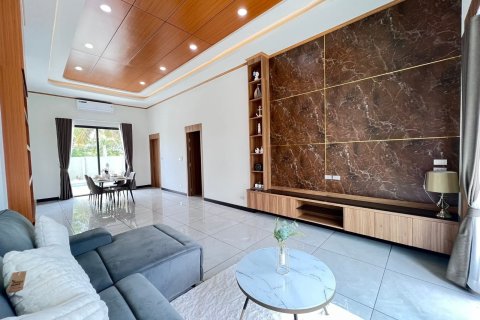 Villa in Pattaya, Thailand 3 bedrooms № 159895 - photo 5