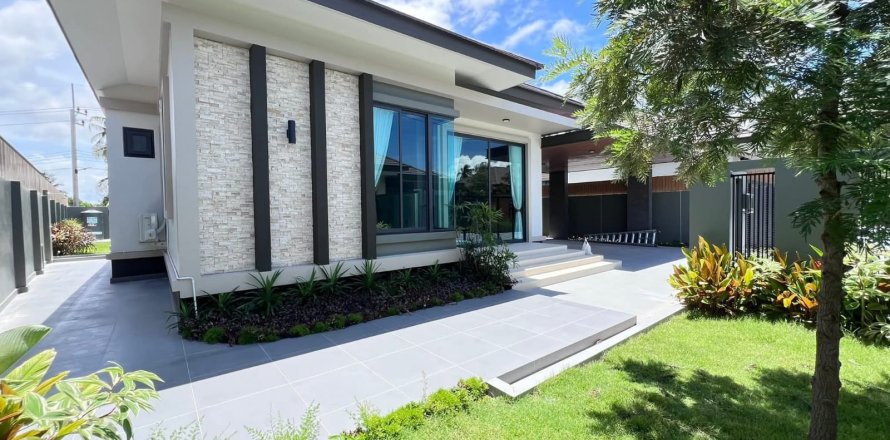 Villa in Pattaya, Thailand 3 bedrooms № 159895