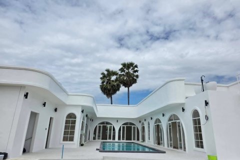 Villa in Pattaya, Thailand 5 bedrooms № 159897 - photo 8