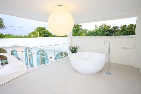 Villa in Pattaya, Thailand 9 bedrooms № 159899 - photo 13