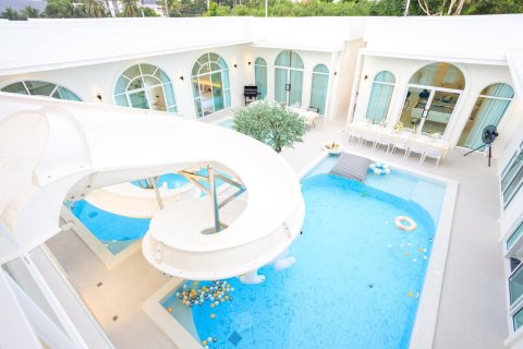 Villa in Pattaya, Thailand 9 bedrooms № 159899 - photo 5
