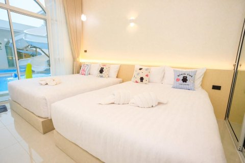 Villa in Pattaya, Thailand 9 bedrooms № 159899 - photo 24