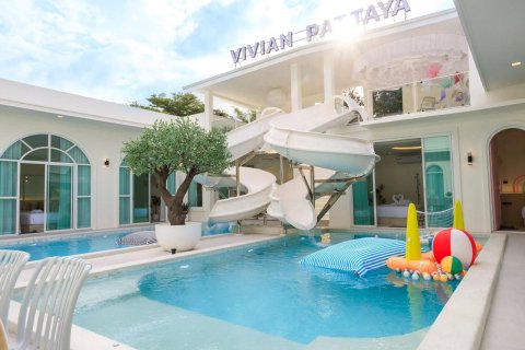 Villa in Pattaya, Thailand 9 bedrooms № 159899 - photo 3