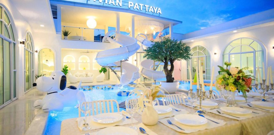 Villa in Pattaya, Thailand 9 bedrooms № 159899