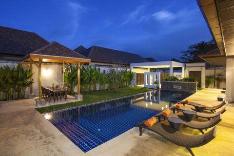 Villa in Pattaya, Thailand 4 bedrooms № 159896 - photo 3
