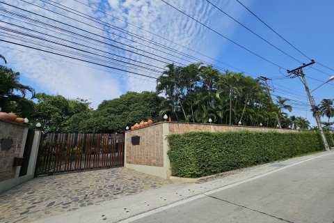 House in Pattaya, Thailand 8 bedrooms № 145718 - photo 24