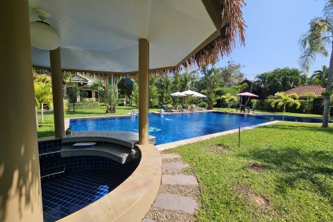 House in Pattaya, Thailand 8 bedrooms № 145718 - photo 22