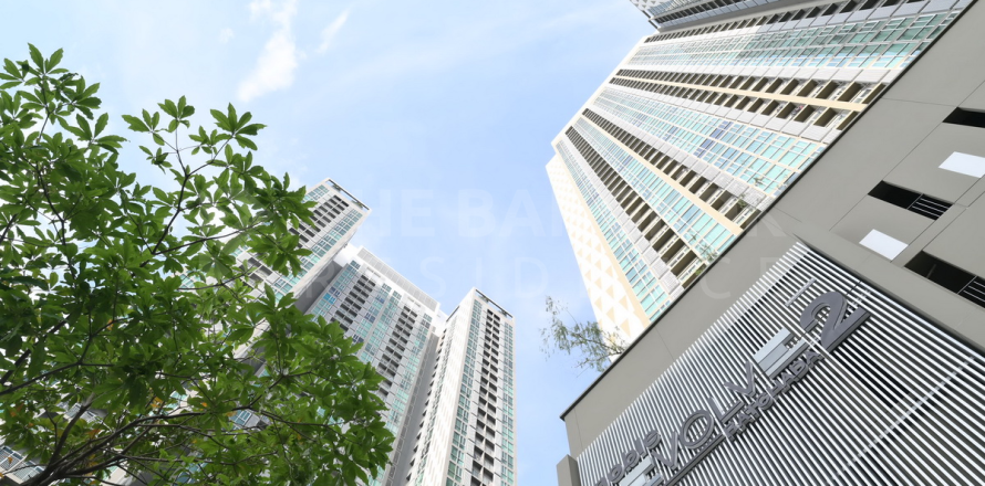 Condo in Bangkok, Thailand, 2 bedrooms  № 185208