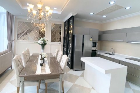 Maison à Watthana, Bangkok, Thaïlande 3 chambres № 156200 - photo 8