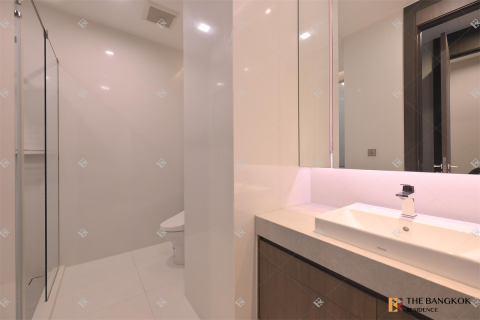 Condo in Bangkok, Thailand, 3 bedrooms  № 186401 - photo 1