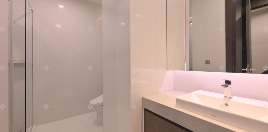 Condo in Bangkok, Thailand, 3 bedrooms  № 186401