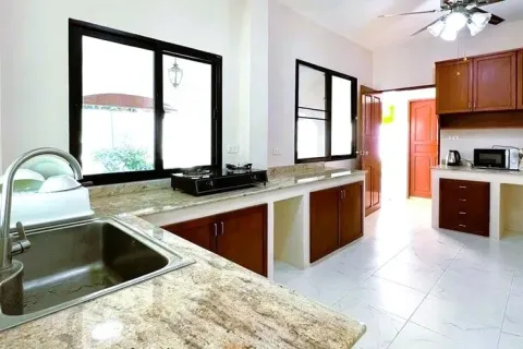 Casa de 5 dormitorios en Pattaya, Tailandia № 211588 - foto 28