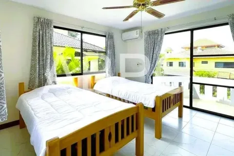 Casa de 5 dormitorios en Pattaya, Tailandia № 211588 - foto 6