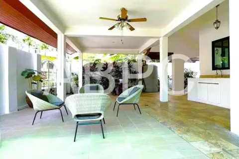 Casa de 5 dormitorios en Pattaya, Tailandia № 211588 - foto 16