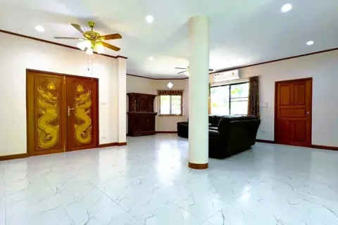 Casa de 5 dormitorios en Pattaya, Tailandia № 211588 - foto 26