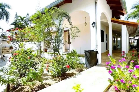 Casa de 5 dormitorios en Pattaya, Tailandia № 211588 - foto 24