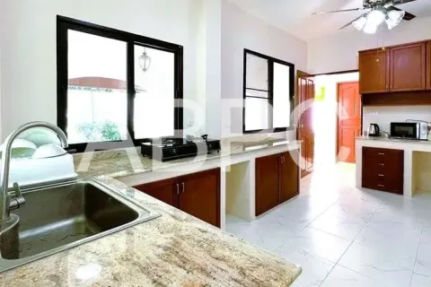 Casa de 5 dormitorios en Pattaya, Tailandia № 211588 - foto 18