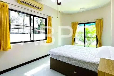 Casa de 5 dormitorios en Pattaya, Tailandia № 211588 - foto 11