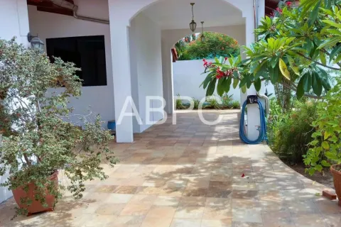 Casa de 5 dormitorios en Pattaya, Tailandia № 211588 - foto 13