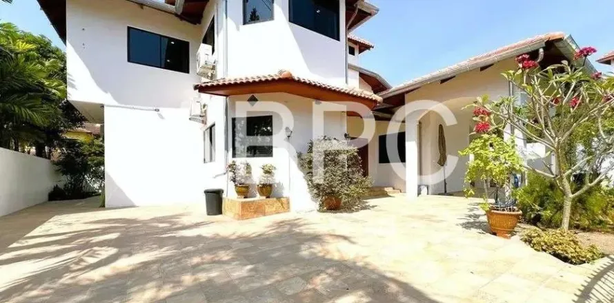 Casa de 5 dormitorios en Pattaya, Tailandia № 211588