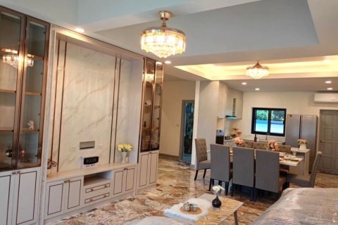 House in Pattaya, Thailand 4 bedrooms № 157771 - photo 8