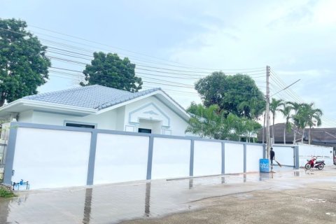 House in Pattaya, Thailand 4 bedrooms № 157771 - photo 4