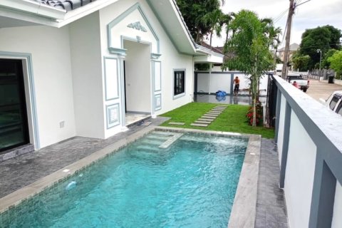 House in Pattaya, Thailand 4 bedrooms № 157771 - photo 2