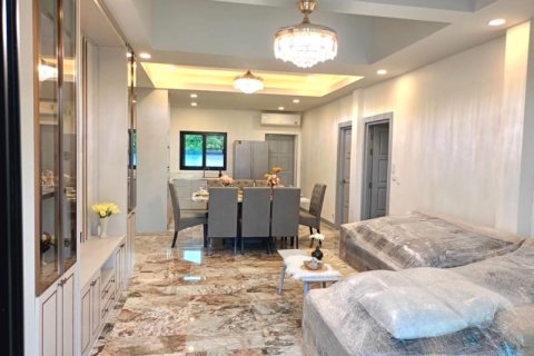 House in Pattaya, Thailand 4 bedrooms № 157771 - photo 10