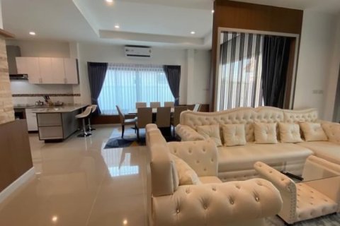 House in Pattaya, Thailand 3 bedrooms № 157773 - photo 11