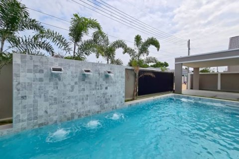 House in Pattaya, Thailand 3 bedrooms № 157777 - photo 2