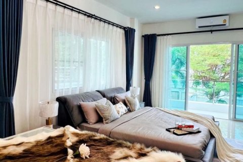 House in Pattaya, Thailand 3 bedrooms № 157775 - photo 4