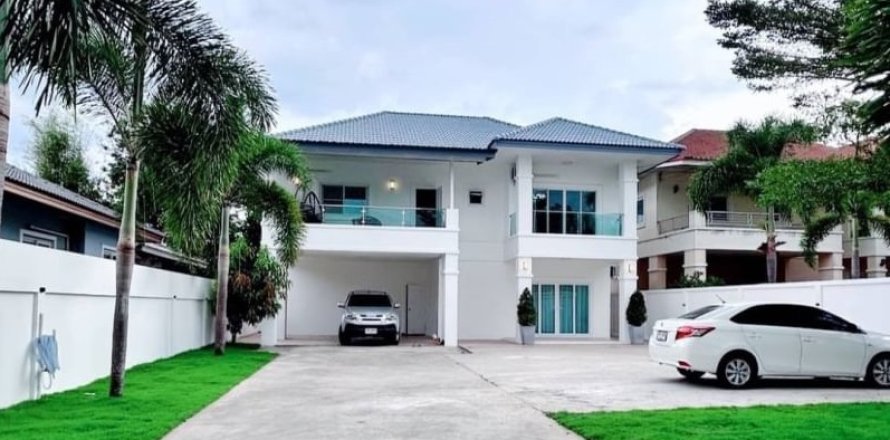 House in Pattaya, Thailand 3 bedrooms № 157775