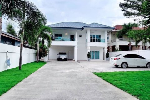 House in Pattaya, Thailand 3 bedrooms № 157775 - photo 11