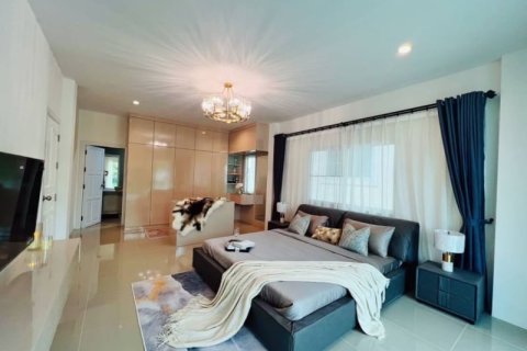 House in Pattaya, Thailand 3 bedrooms № 157775 - photo 2