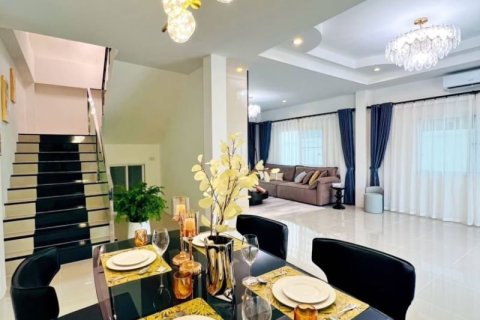 House in Pattaya, Thailand 3 bedrooms № 157775 - photo 6