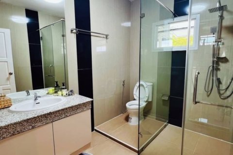 House in Pattaya, Thailand 3 bedrooms № 157775 - photo 15