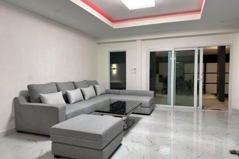 House in Pattaya, Thailand 4 bedrooms № 157772 - photo 2