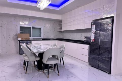 House in Pattaya, Thailand 4 bedrooms № 157772 - photo 3