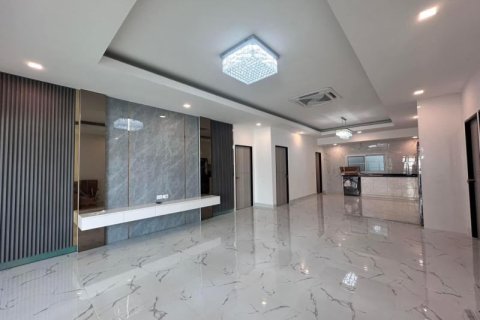 House in Pattaya, Thailand 4 bedrooms № 157772 - photo 8