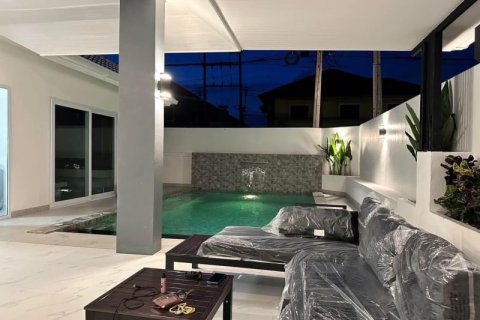 House in Pattaya, Thailand 4 bedrooms № 157772 - photo 17